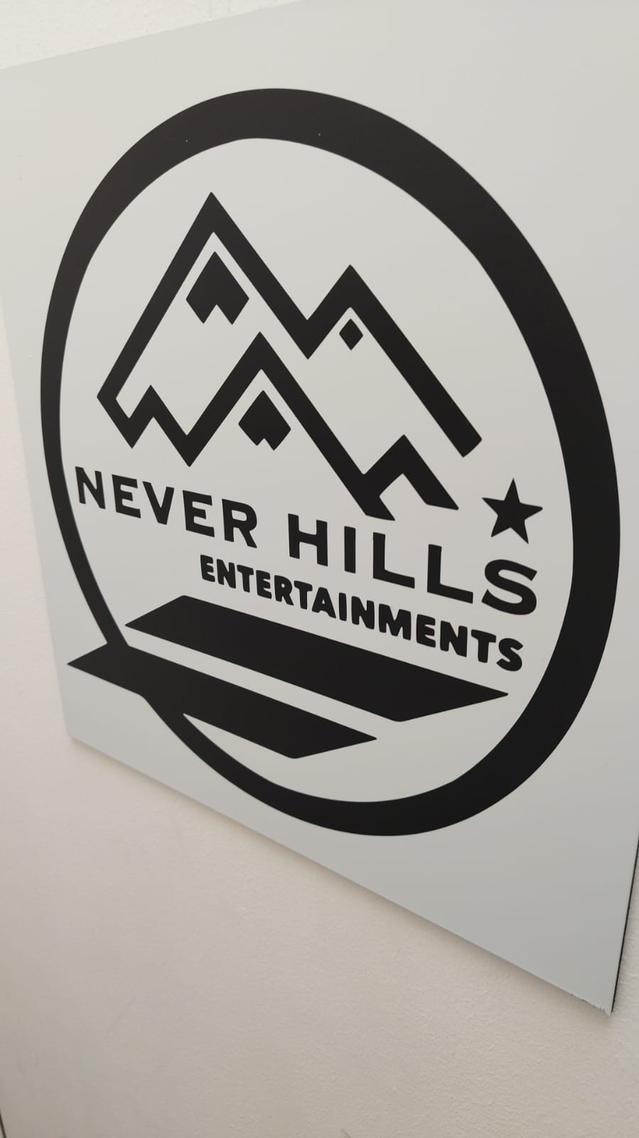 NEVER HILLS STUDIO - NVHS